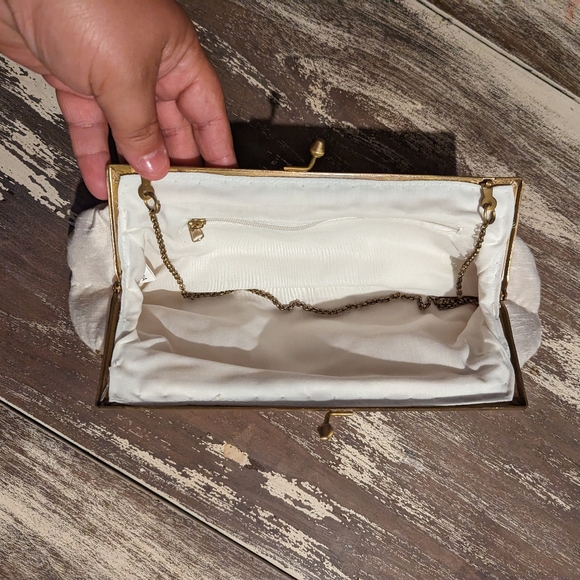 Vintage beaded clutch white linen and gold beads - Picture 10 of 15
